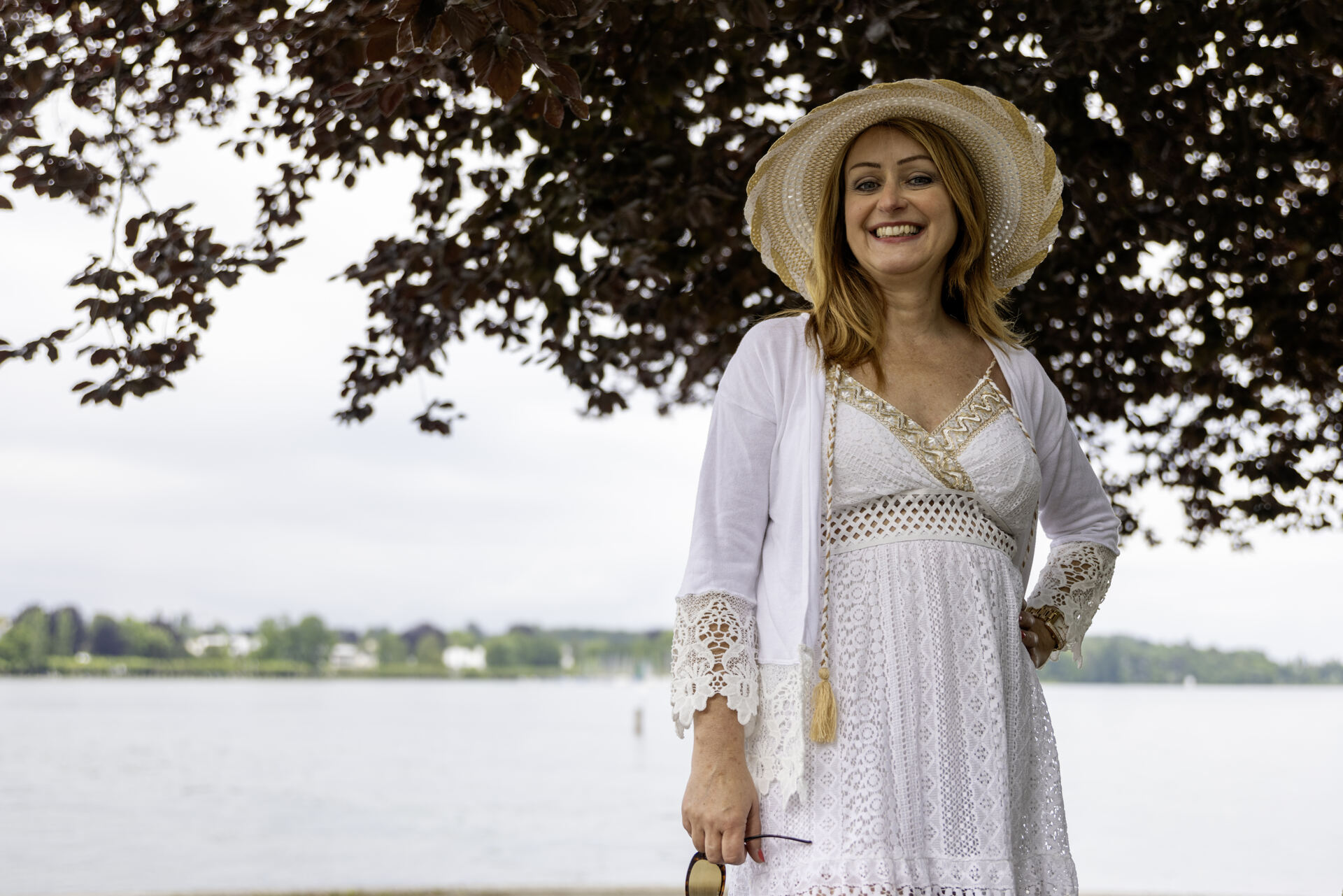 Portrait von Piera Angela Marchesi stehend